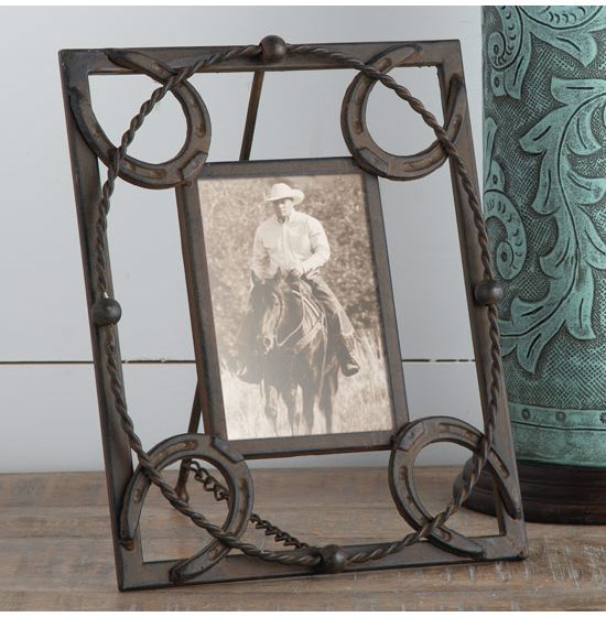 Picture frame with outlet Horseshoes