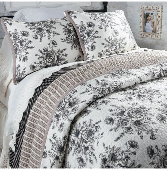 Lyla Floral Print Reversible Quilt Set